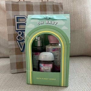 NWT Bath & Body Works Sweet Pea Mini Gift Set + Coco Shea Rich Moisture Hand